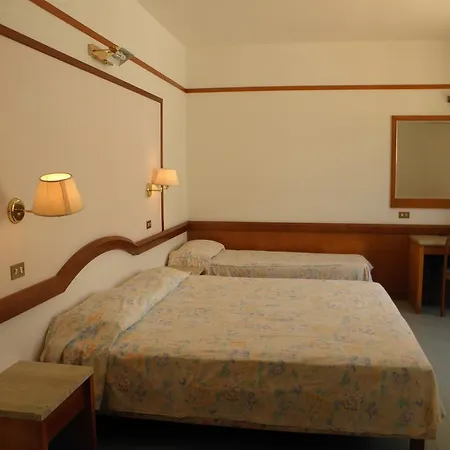 Otel Waikiki 3*